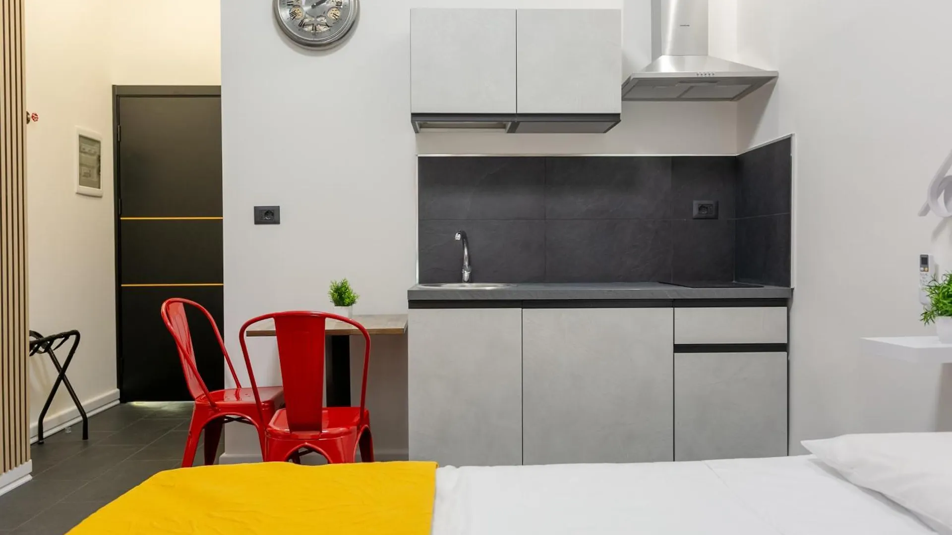 Le Regine - Home Suites - Adult Only Rome Guest house