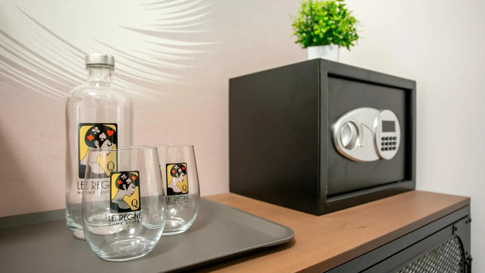 Le Regine - Home Suites - Adult Only Rome