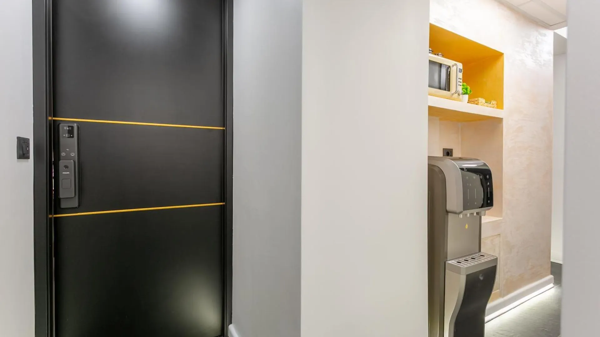 Le Regine - Home Suites - Adult Only Rome