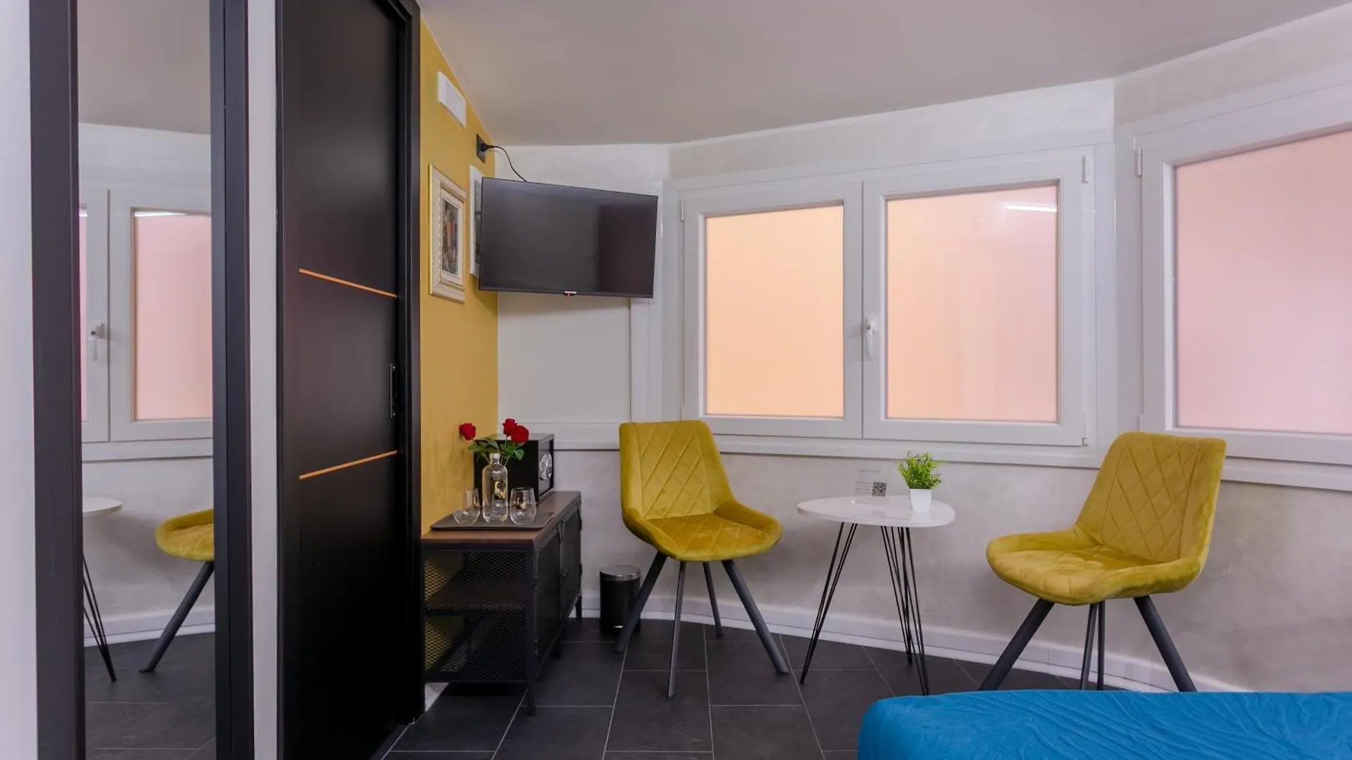 Le Regine - Home Suites - Adult Only Rome Guest house