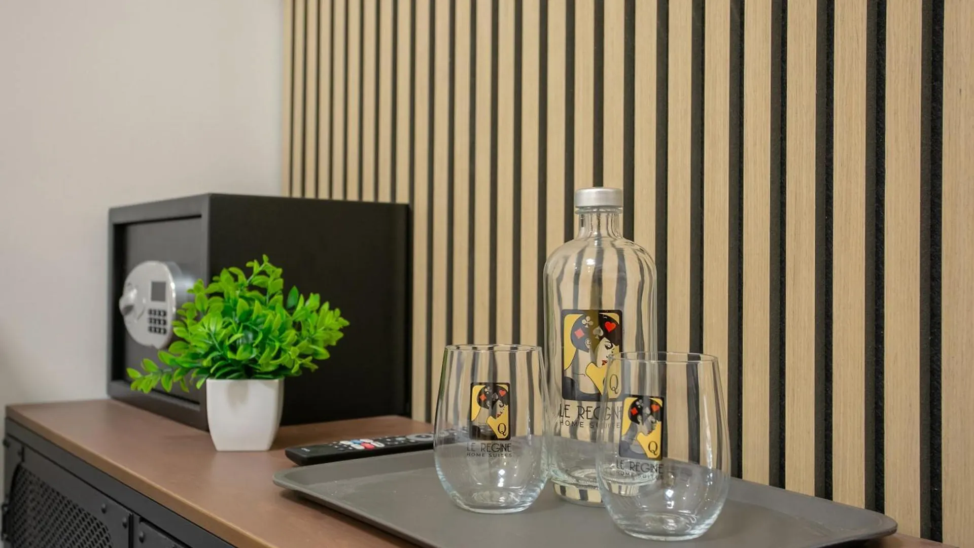 Le Regine - Home Suites - Adult Only Rome